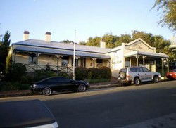 Earl Of Spencer Historic Inn - Holiday Byron Bay 0