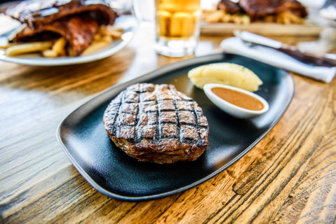 Waterfront Grill - Holiday Byron Bay 1