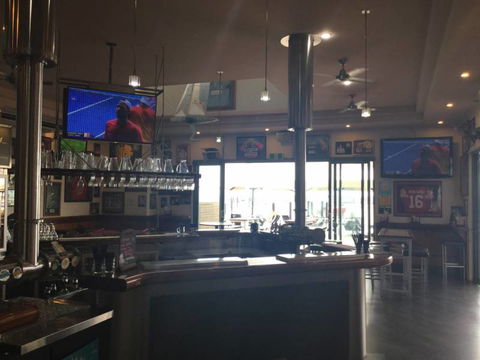 Sails Sports Bar - Holiday Byron Bay 3