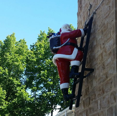 Hahndorf Christmas Market Walking Tours - Holiday Byron Bay 1