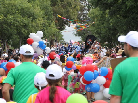 Campbelltown City Festival Of Fisher's Ghost - Holiday Byron Bay 1