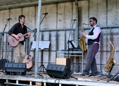 Jamming At Jingellic - Holiday Byron Bay 1
