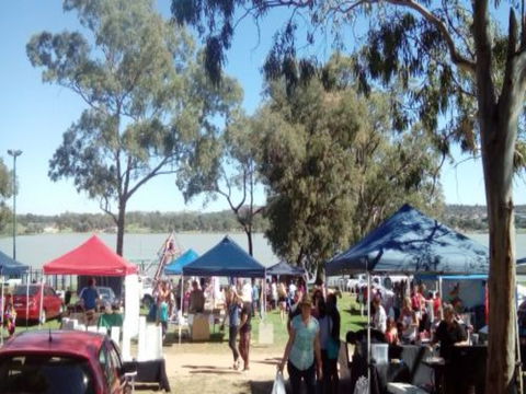 Markets By The Lake - Holiday Byron Bay 0