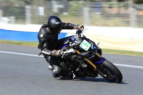 QR Moto Ride Days At Queensland Raceways! - Holiday Byron Bay 2