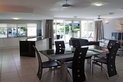 Waters Edge Apartments Cairns - Holiday Byron Bay 3