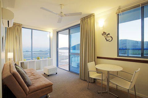 At Whitsunday Vista Holiday Apartments - Holiday Byron Bay 6