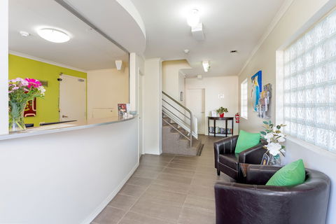 Redcliffe Motor Inn - Holiday Byron Bay 0