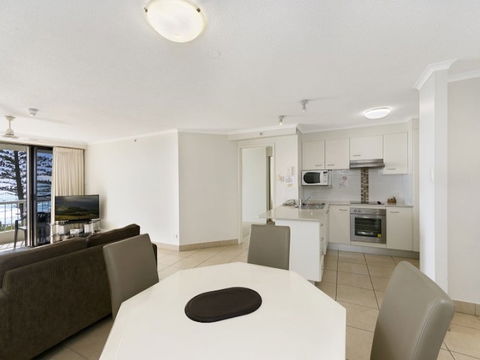 Coolum Caprice - Holiday Byron Bay 6