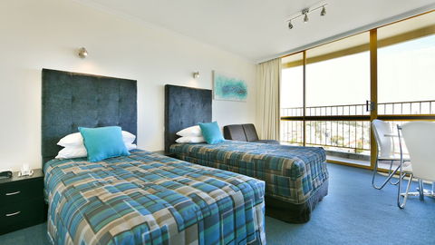 Atlantic Tower Motor Inn - Holiday Byron Bay 1