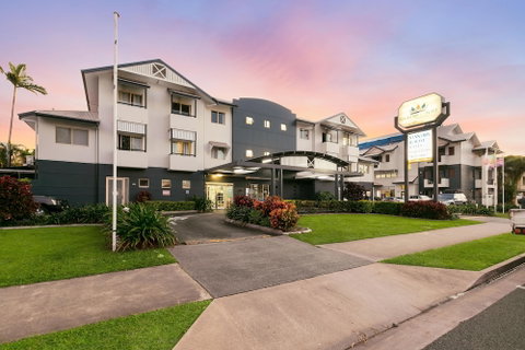 Cairns Queens Court - Holiday Byron Bay 2