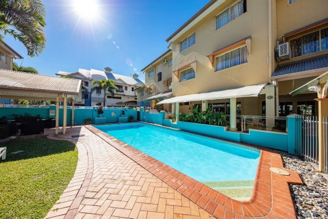 Cairns Queens Court - Holiday Byron Bay 4