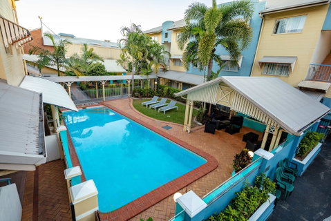 Cairns Queens Court - Holiday Byron Bay 5