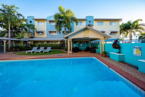 Cairns Queens Court - Holiday Byron Bay 6