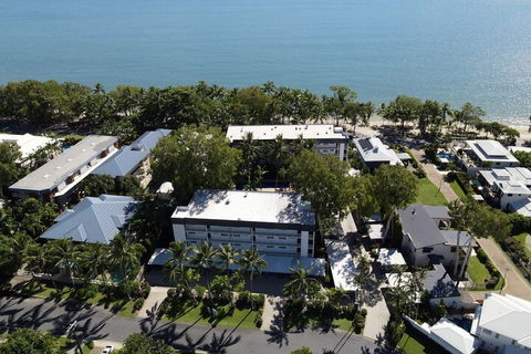 Agincourt Beachfront Apartments - Holiday Byron Bay 1
