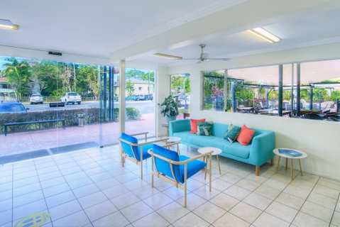 Cairns Queenslander Hotel & Apartments - Holiday Byron Bay 2