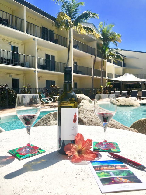 Cairns Queenslander Hotel & Apartments - Holiday Byron Bay 0