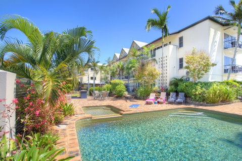 Cairns Queenslander Hotel & Apartments - Holiday Byron Bay 1