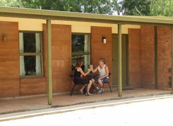 Territory Manor Motel & Caravan Park - Holiday Byron Bay 0