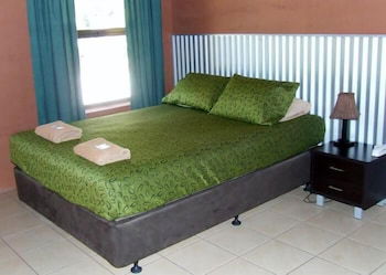 Territory Manor Motel & Caravan Park - Holiday Byron Bay 2