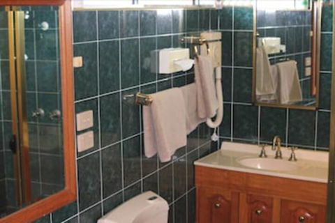 Nandewar Motor Inn - Holiday Byron Bay 1