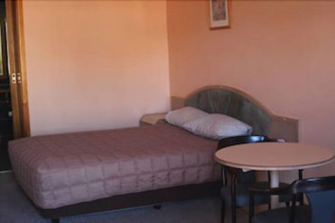 Nandewar Motor Inn - Holiday Byron Bay 2