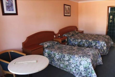 Nandewar Motor Inn - Holiday Byron Bay 4