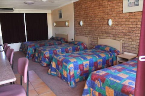Nandewar Motor Inn - Holiday Byron Bay 3