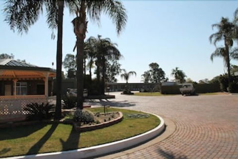 Nandewar Motor Inn - Holiday Byron Bay 6