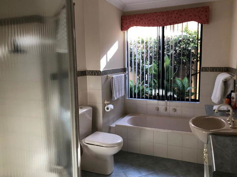 Alfred Cove Short Stay - Holiday Byron Bay 1