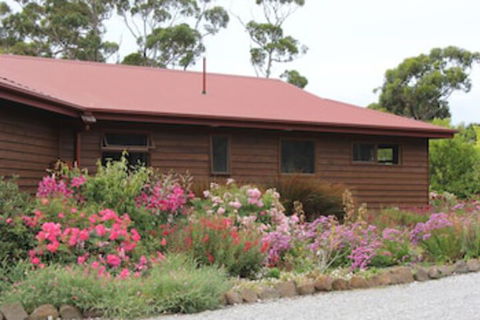 Eagles Roost Farmstay B & B - Holiday Byron Bay 0