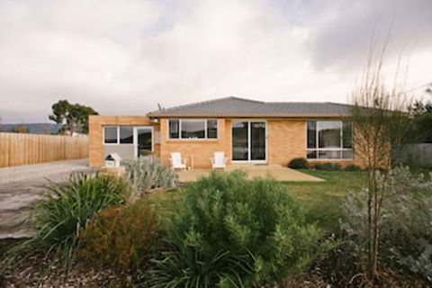 Waterfront Holiday Home Esplanade 54 - Holiday Byron Bay 0
