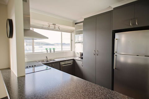 Waterfront Holiday Home Esplanade 54 - Holiday Byron Bay 3