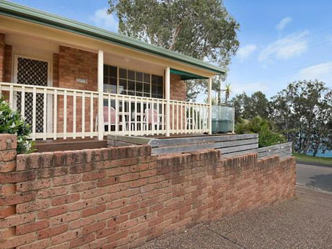 Toukley Lake House - Holiday Byron Bay 5