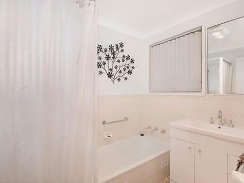 Toukley Lake House - Holiday Byron Bay 6