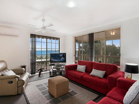 Toukley Lake House - Holiday Byron Bay 1