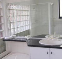 Beach Haven Poolside - Holiday Byron Bay