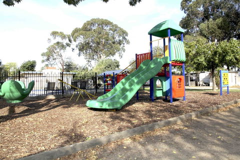 Nagambie Caravan Park & Motel - Holiday Byron Bay 2