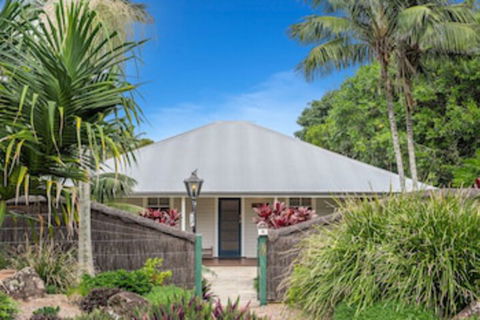 A PERFECT STAY - Cavvanbah Seaside Cottage - Holiday Byron Bay 0