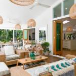 Pineapple Petes Beach House - Holiday Byron Bay 0