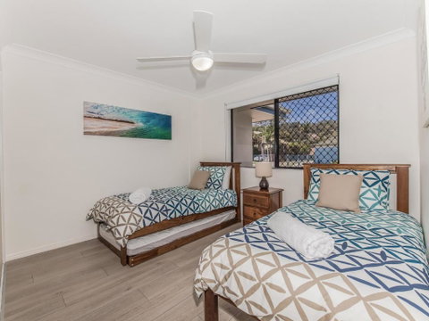 Coolum Waves Pet Friendly Holiday House - Holiday Byron Bay 2