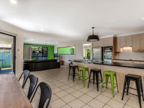 Coolum Waves Pet Friendly Holiday House - Holiday Byron Bay 6