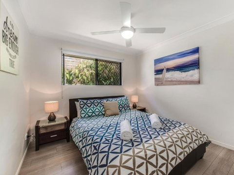 Coolum Waves Pet Friendly Holiday House - Holiday Byron Bay 3