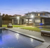 Ebony Rose Tweed Coast Holidays - Holiday Byron Bay