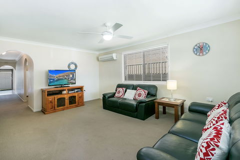 Beachside Holiday Home - Holiday Byron Bay 0
