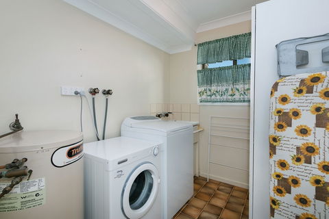 Beachside Holiday Home - Holiday Byron Bay 2