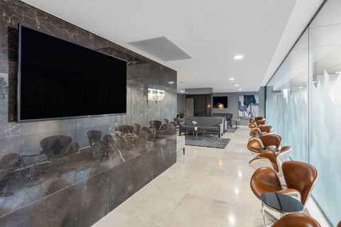 Meriton Suites Mascot Central - Holiday Byron Bay 5