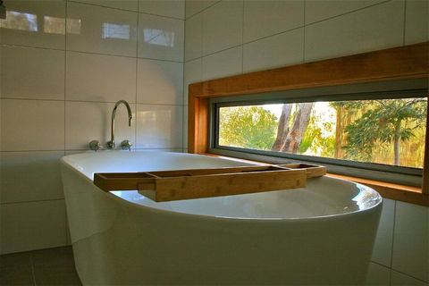 Butterworth Accommodation - Holiday Byron Bay 2
