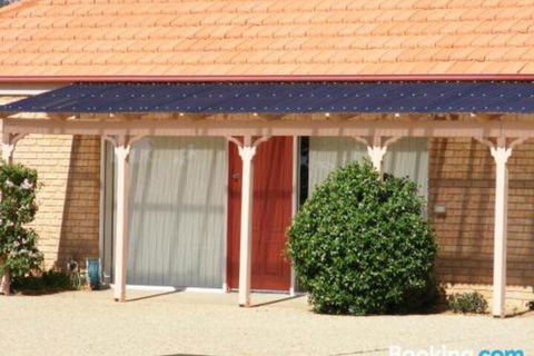 Fairways Bed & Breakfast At Jerilderie - Holiday Byron Bay 2