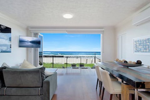 Beachfront Palm Beach Townhouse - Holiday Byron Bay 0