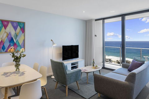 Avani Broadbeach Residences - Holiday Byron Bay 7